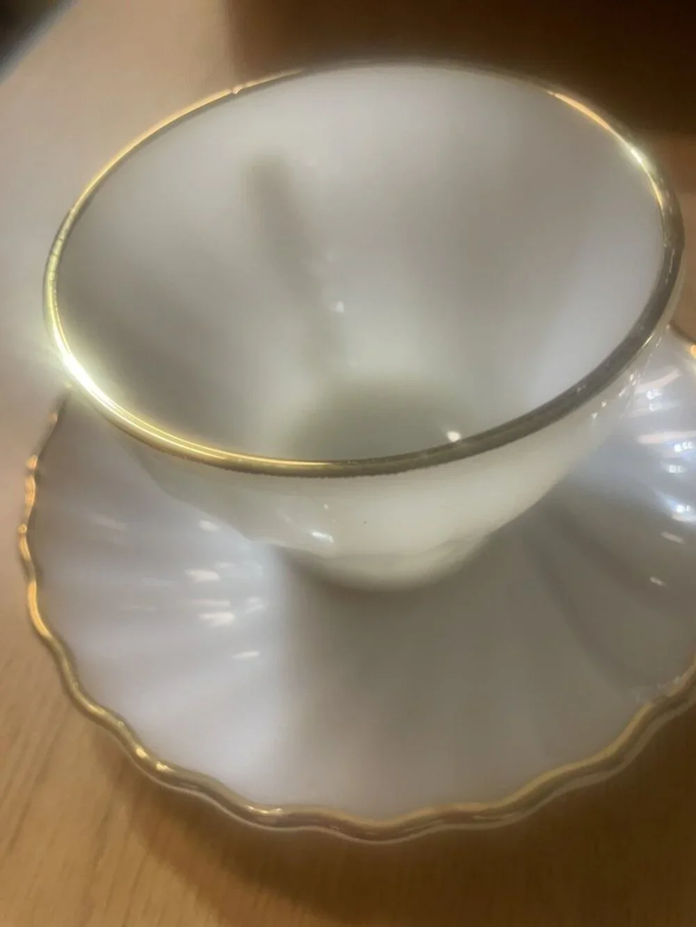 FIRE-KING/Anchor Hocking 1950 White Milk Glass Swirl Vintage Gold anniversary